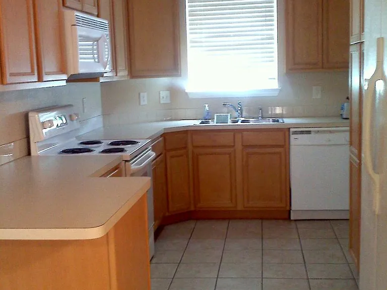 502 Vienna Ct — Photo 3