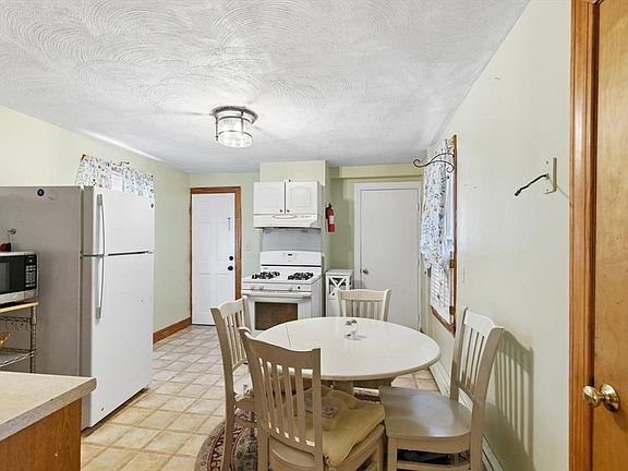4th image of 59 Woodville St