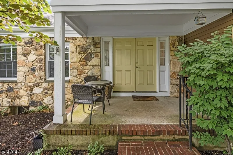 3 bed, 2.5 bath, $5,000 — Photo 2