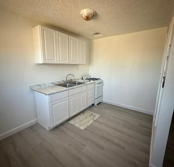 451 W Yermo Rd #C — Photo 2