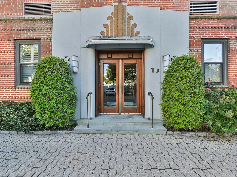 15 Lafayette Ct #1B
