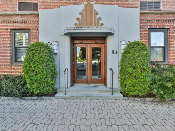 15 Lafayette Ct, Greenwich, CT