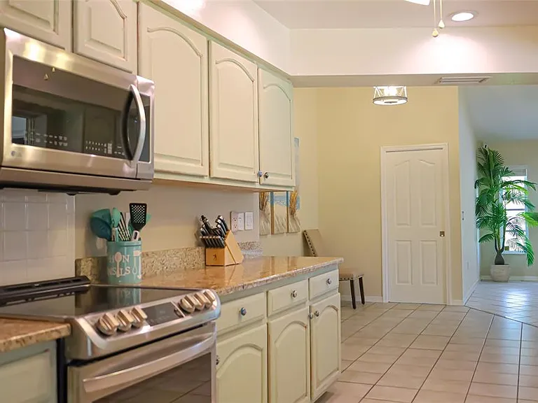 1690 Waxwing Ct — Photo 23