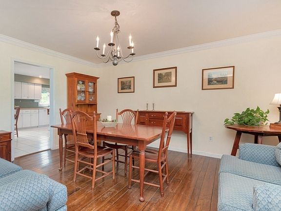 5th image of 17 Manor Dr