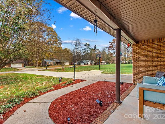 3rd image of 233 Beech Brook Ln