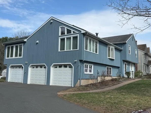 96 Lake Garda Dr, Unionville, CT 06085