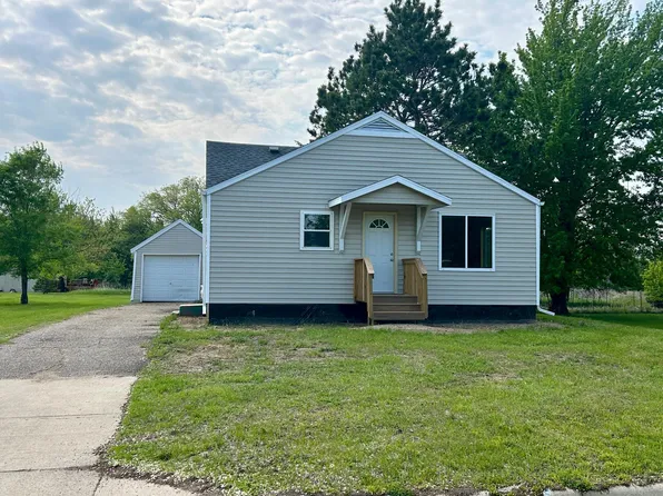 609 4th St NW, Wadena, MN 56482