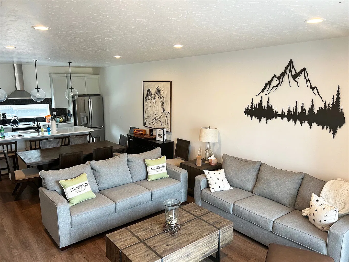 3 bed, 2.5 bath, $4,850 — Photo 2