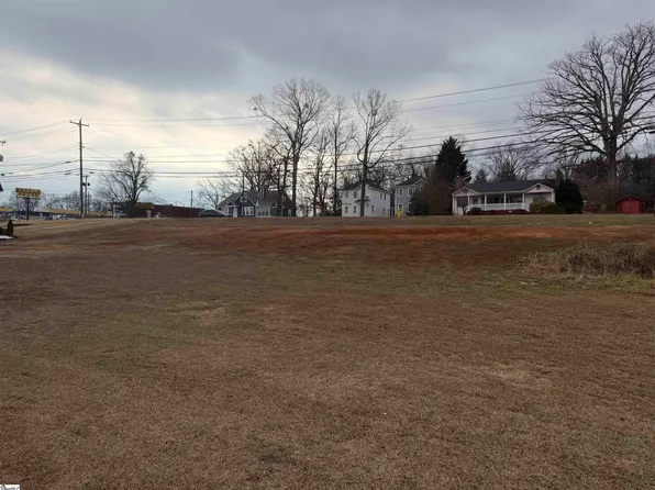 714 N Main St, Greer, SC 29651