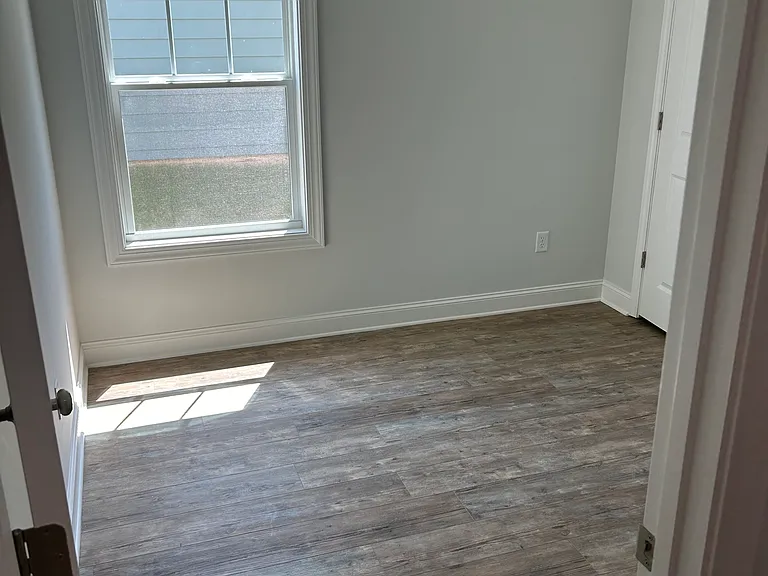 107 Lenox Cir — Photo 4