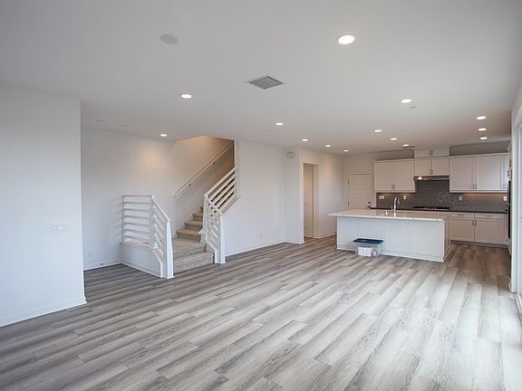 4th image of 1180 Modjeska