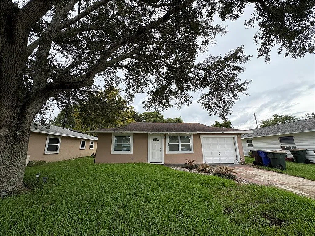 2 bed, 1.0 bath, 888 sqft, $1,750 — Photo 2