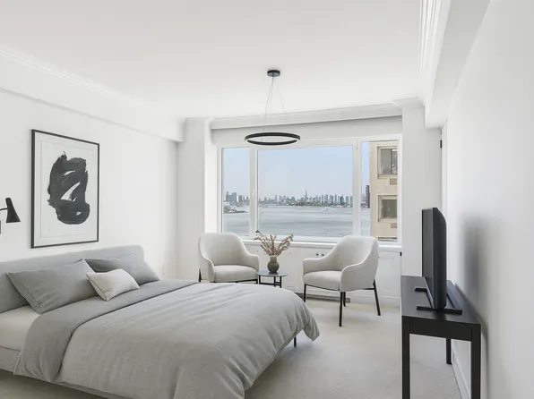 45 Sutton Place South image 7 of 14