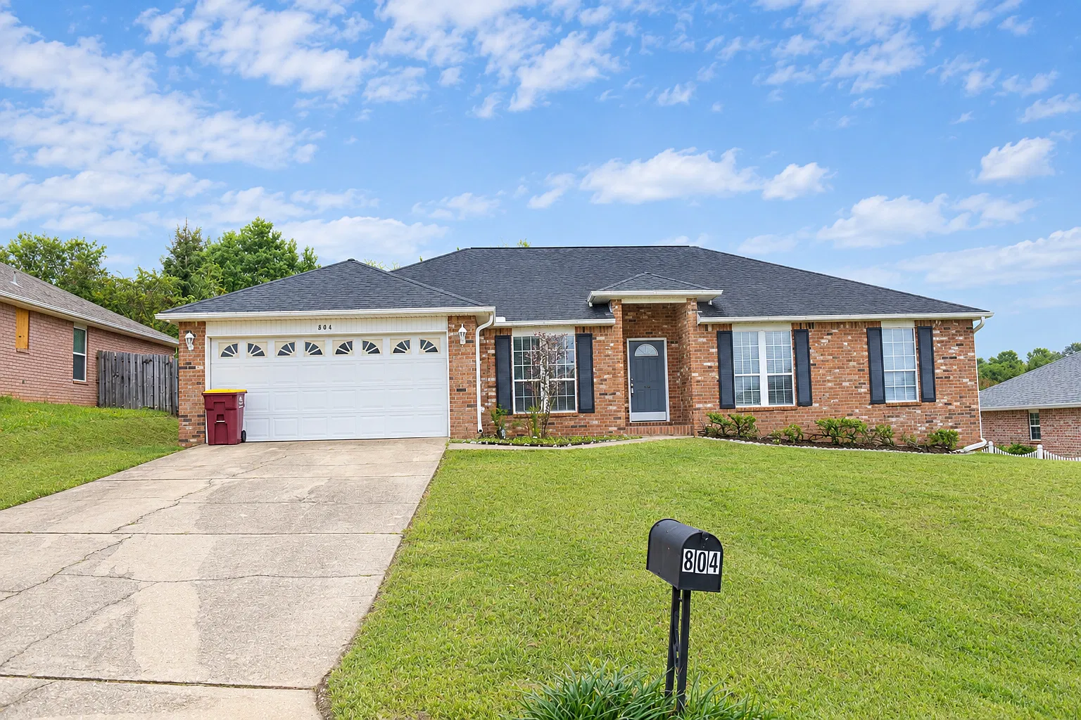 Travis Court 804 - 366 — Photo 1
