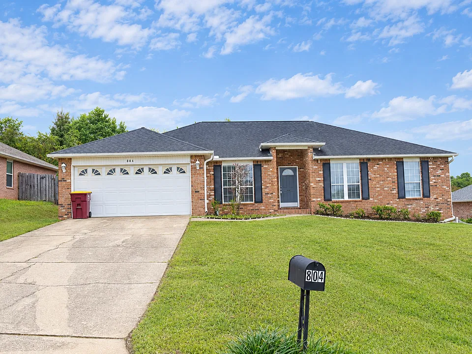 804 Travis Ct