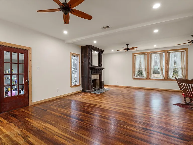9009 Lazy Ln — Photo 10