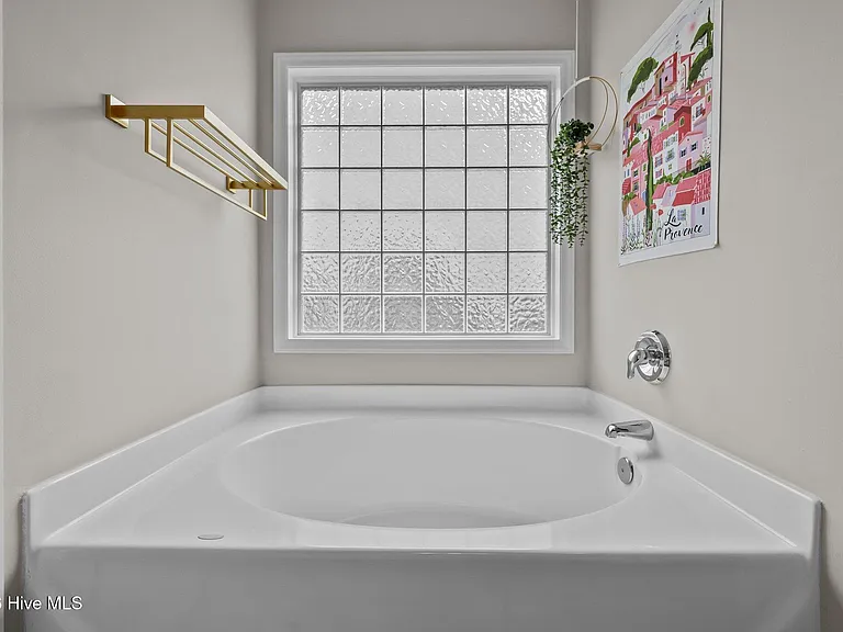 508 Azalea Dr — Photo 32