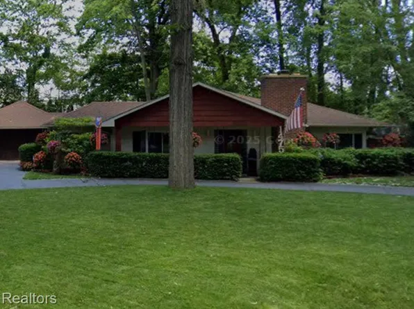 1475 Avondale St, Sylvan Lake, MI 48320