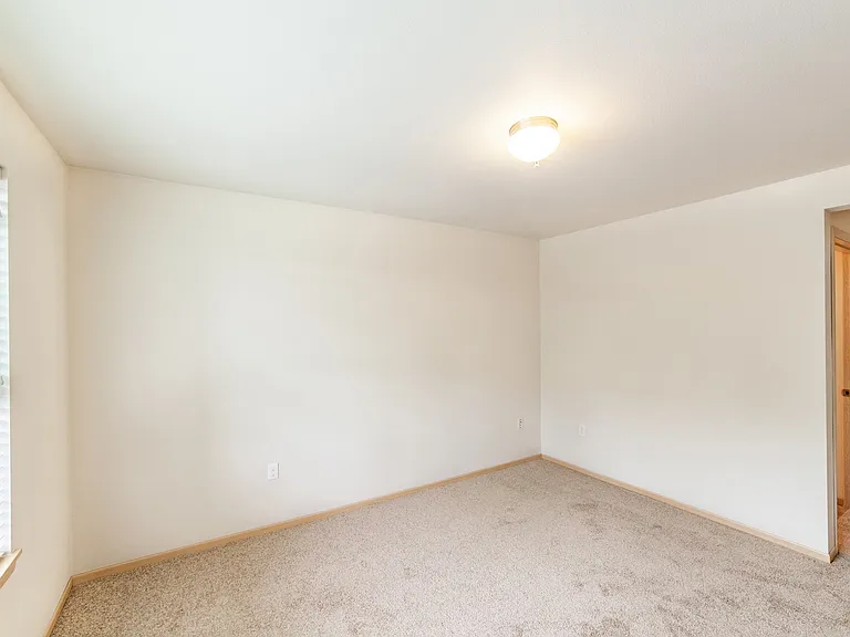 Four Lakes Apartment Homes — Photo 47