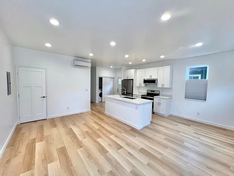 2223 Redwood Ave — Photo 20