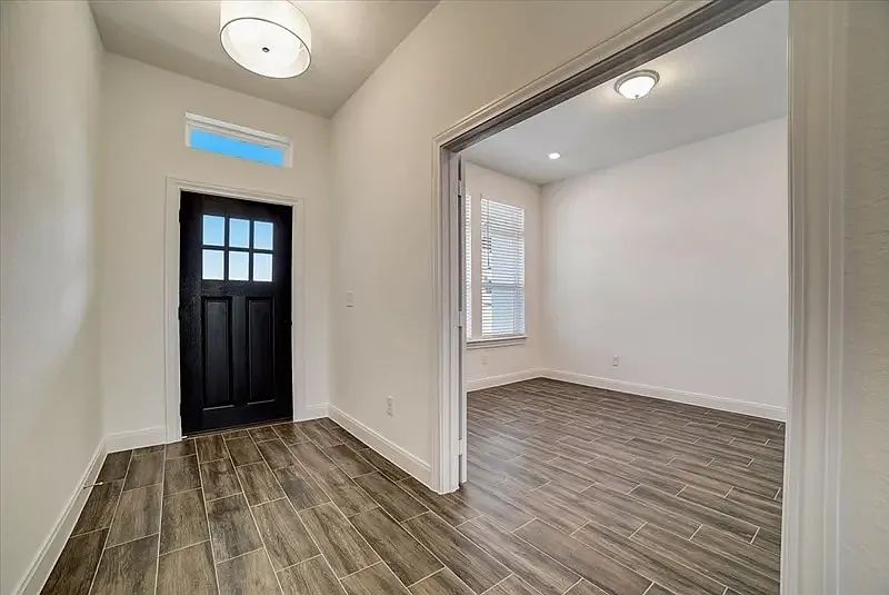 4 bed, 3368 sqft, $3,300 — Photo 3