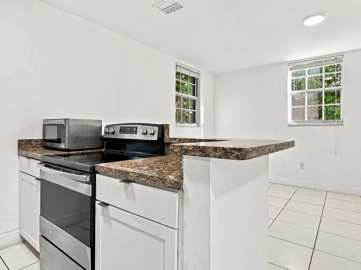1 bed, 577 sqft, $1,950 — Photo 4