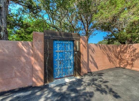 Does this say "Welcome Home" or what?  Grand entrance with cinder block wall.  Guests can park right in front of the door and then walk in to your lovely oasis!