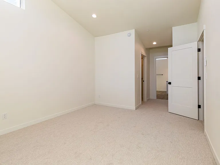 354 E Bakerview Rd — Photo 9
