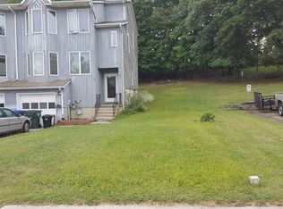 8 Mayer Dr, Middletown, NY 10940