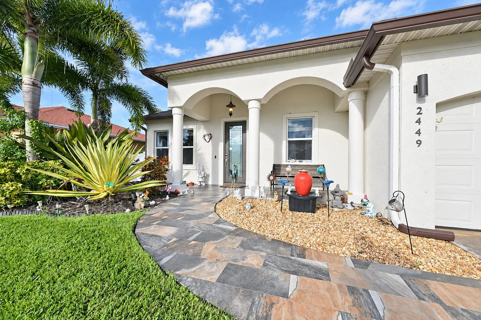 4 bed, 2.5 bath, 2442 sqft, $4,500 — Photo 4