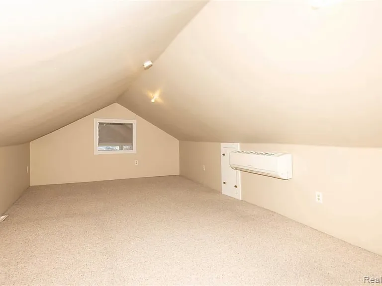 118 S Laurel St — Photo 17