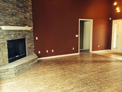 Living Room w/ Gas Fireplace