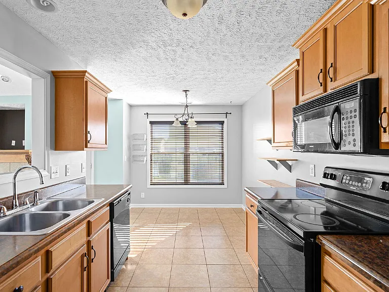 3565 Southwood Dr — Photo 14