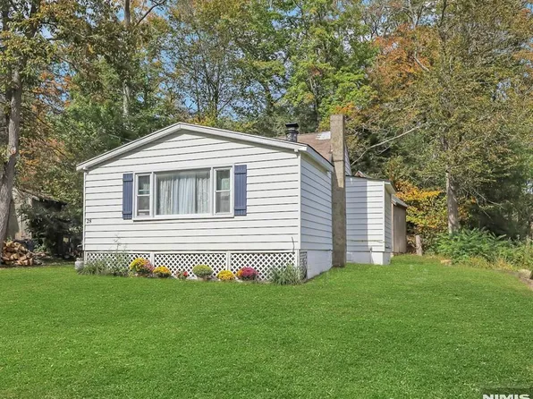 28 Risley Rd, Hewitt, NJ 07421