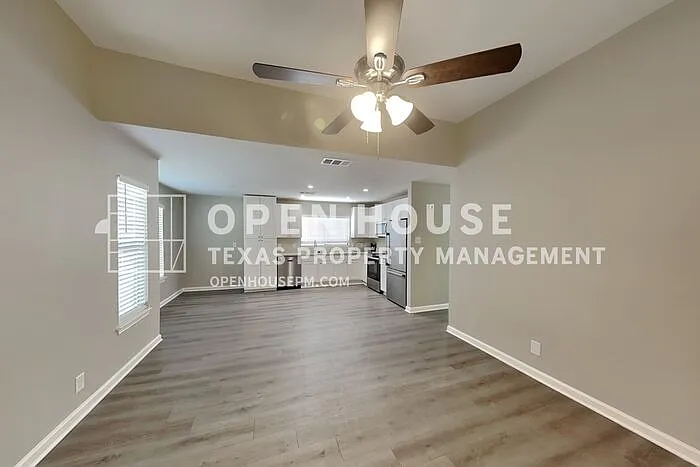 4 bed, 2.5 bath, 2010 sqft, $2,125 — Photo 3