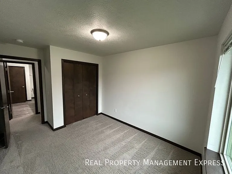 2214 S Ronsiek Ave — Photo 17