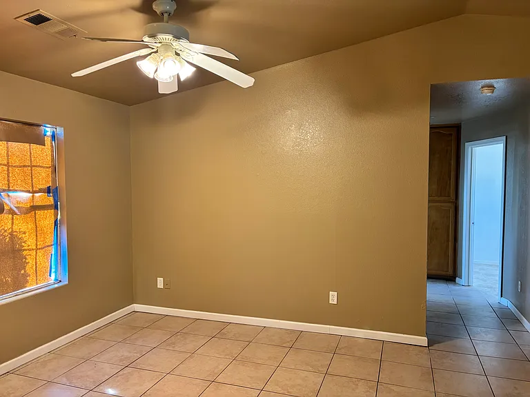 2535 N Locust Ct — Photo 3