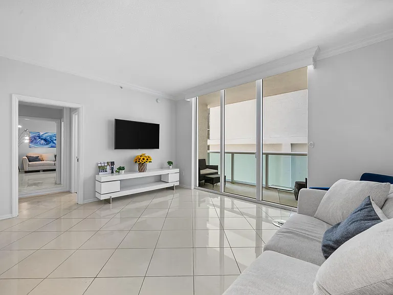 347 N New River Dr E #405 — Photo 7