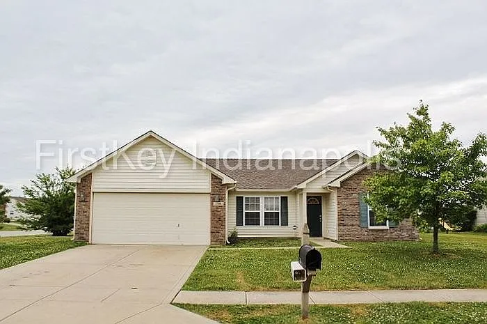 736 Port Dr photo 1