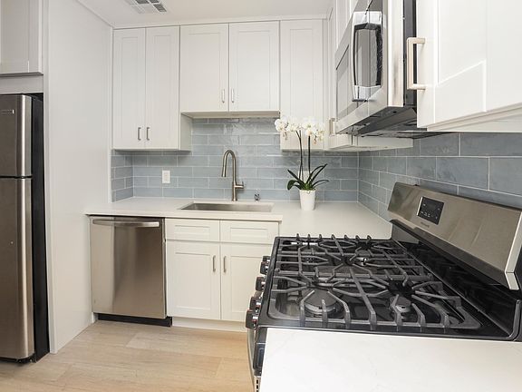 4th image of 1018 S Bruce Ln