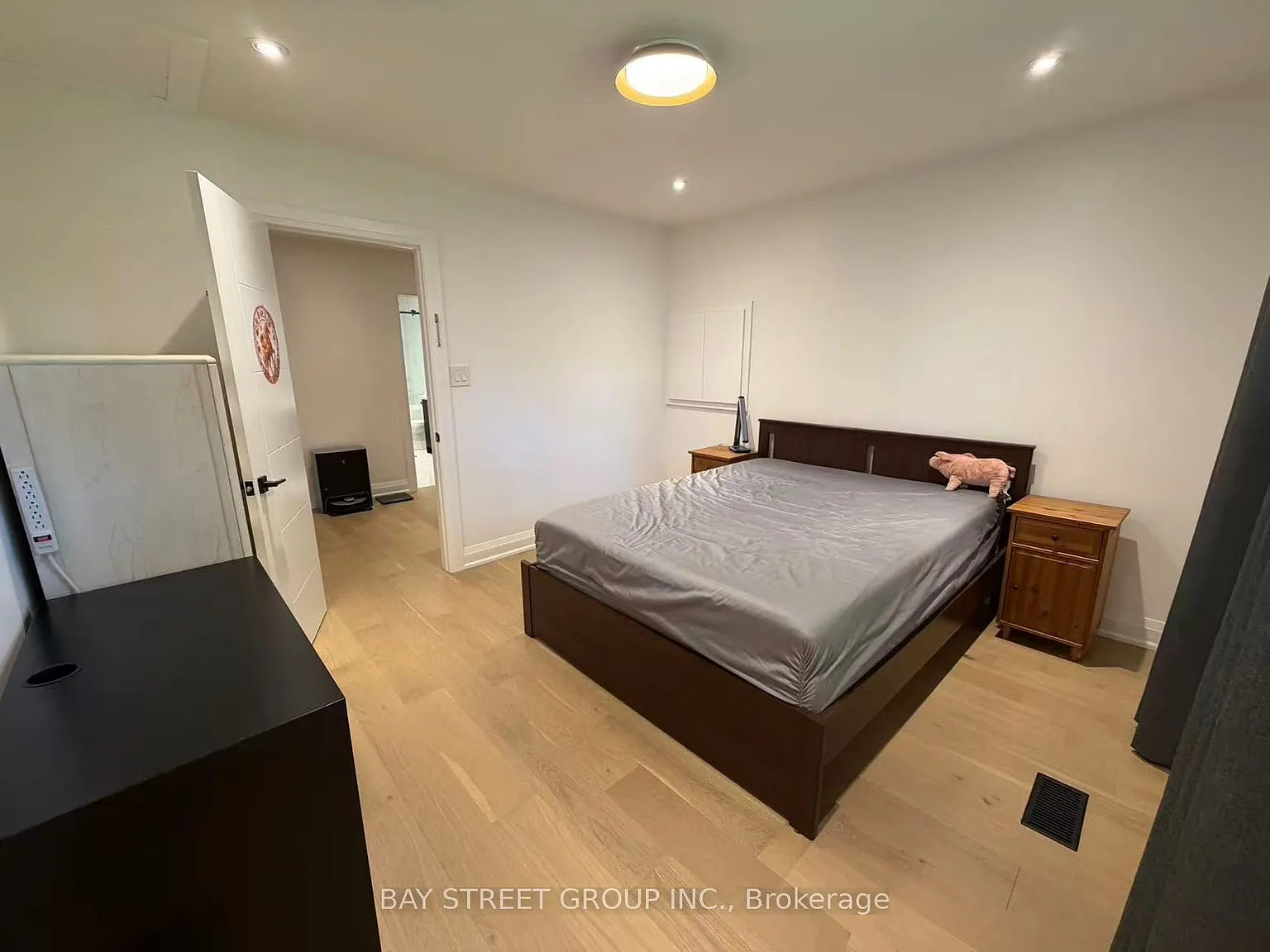 2 bed, $1,000 — Photo 3