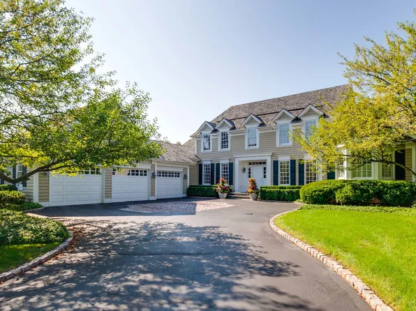 1775 W Broadland Ln, Lake Forest, IL 60045
