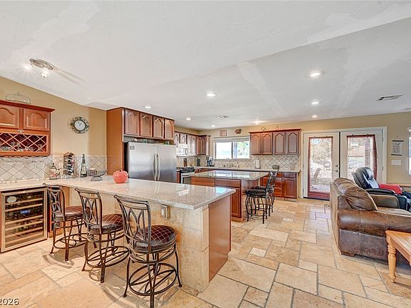 5th image of 4424 Shady Hollow Ave