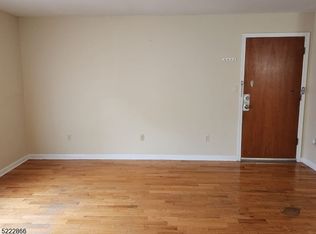 313 S 6th St, Newark, NJ 07103