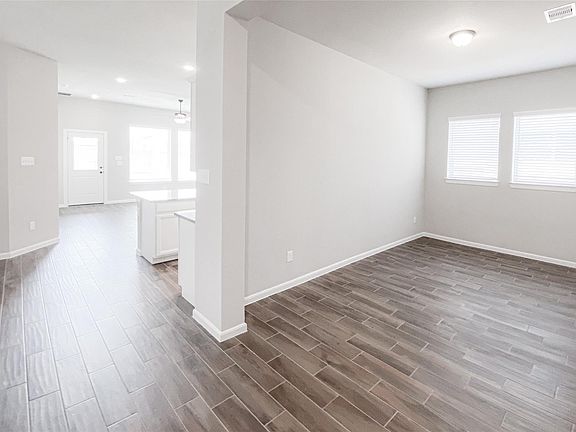 3rd image of 2514 Chestnut Oak Cir