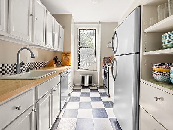 3rd image of 454 15th St APT 2R