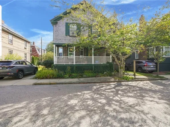 19 Slocum St, Newport, RI 02840