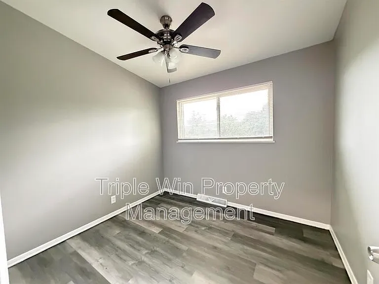 63 Patricia Pl — Photo 13