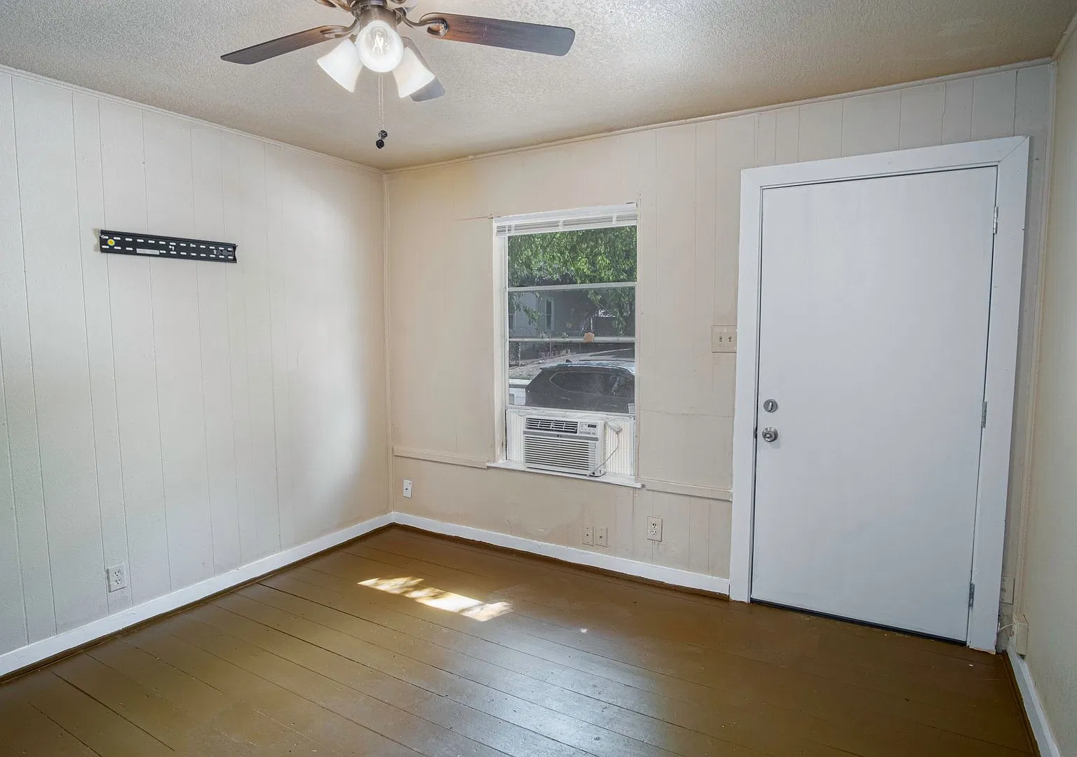 1319 Dawson — Photo 4