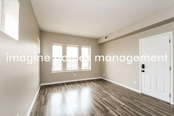 2 bed, 1.0 bath, 884 sqft, $1,190 — Photo 4